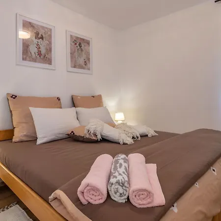 Jordan, A Charming Near The Sea, With Garden & Pool Nedescina