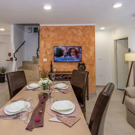 Holiday home Jordan, A Charming Near The Sea, With Garden & Pool *